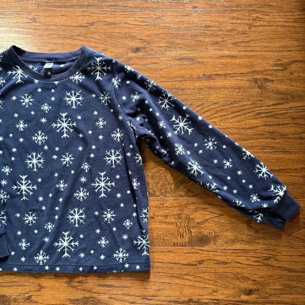 Old Navy Pajama Set in Navy with Snowflakes Size Medium - Picture 3 of 11